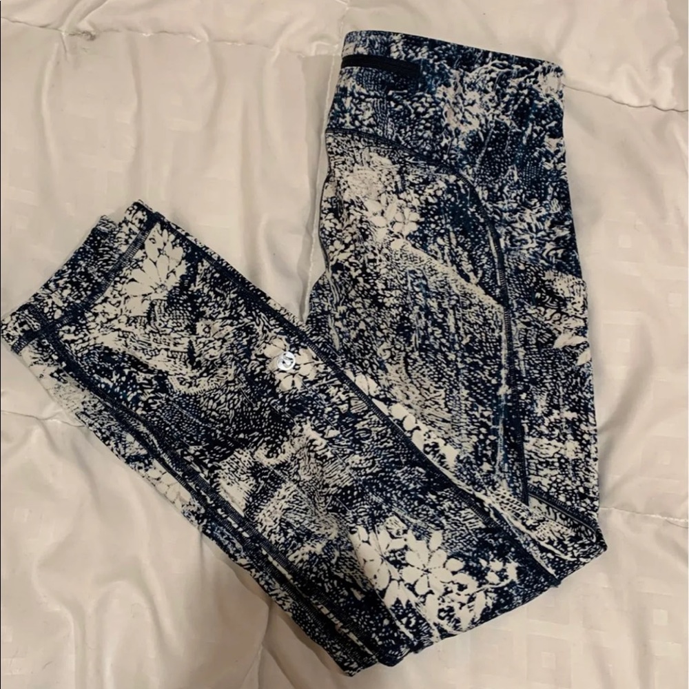 Lululemon leggings size 6